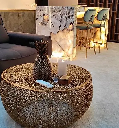 Luxury Queen V With Jacuzzi *