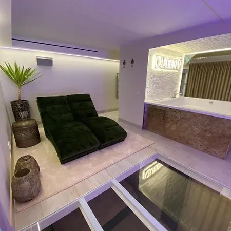 Luxury Queen V With Jacuzzi * カウナス