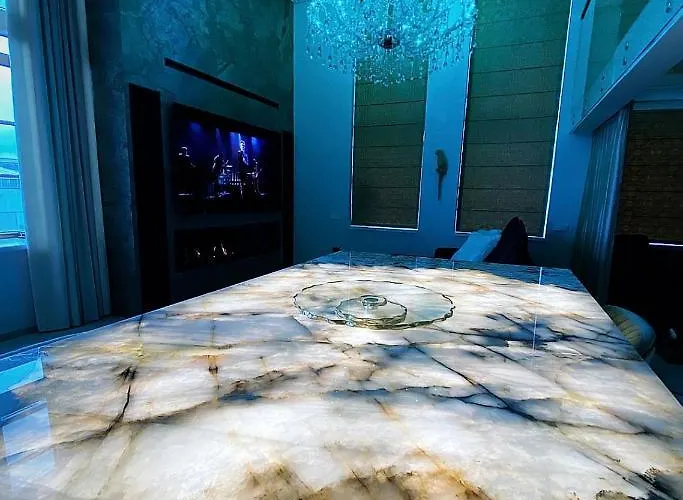 Luxury Queen V With Jacuzzi アパート