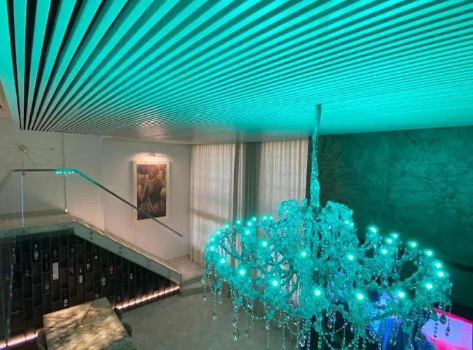 Luxury Queen V With Jacuzzi アパート